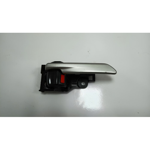 Maçaneta Interna Dianteira Dirt Toyota Corolla Cross 2022 Cinza Dianteira