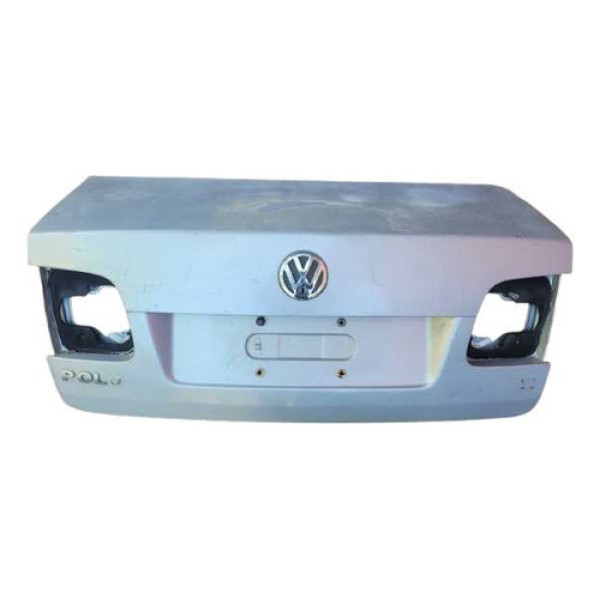 Tampa Traseira Volkswagen Polo Sedan 2003/2015 Prata